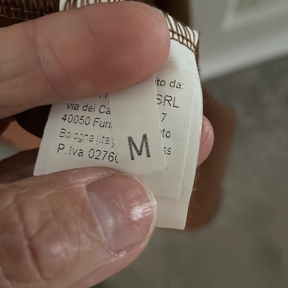 Le Streghe front button down blouse with long sleeves. - Picture 4 of 7